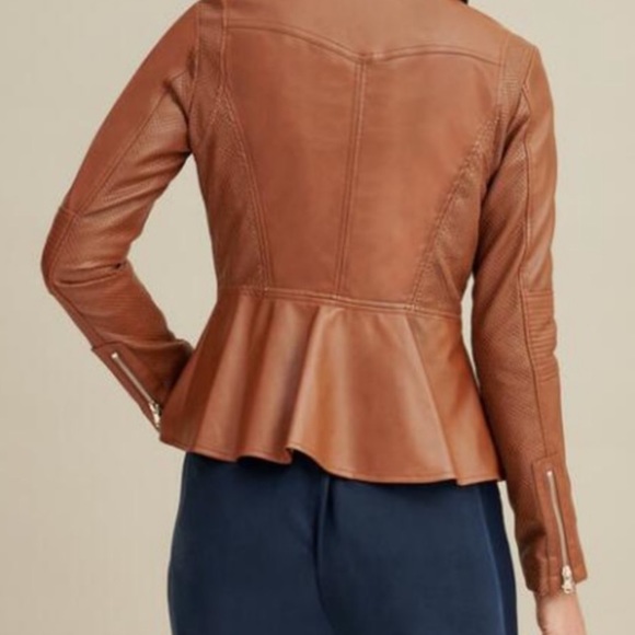 Guess Peplum brown faux leather jacket
Cognac - Picture 3 of 16